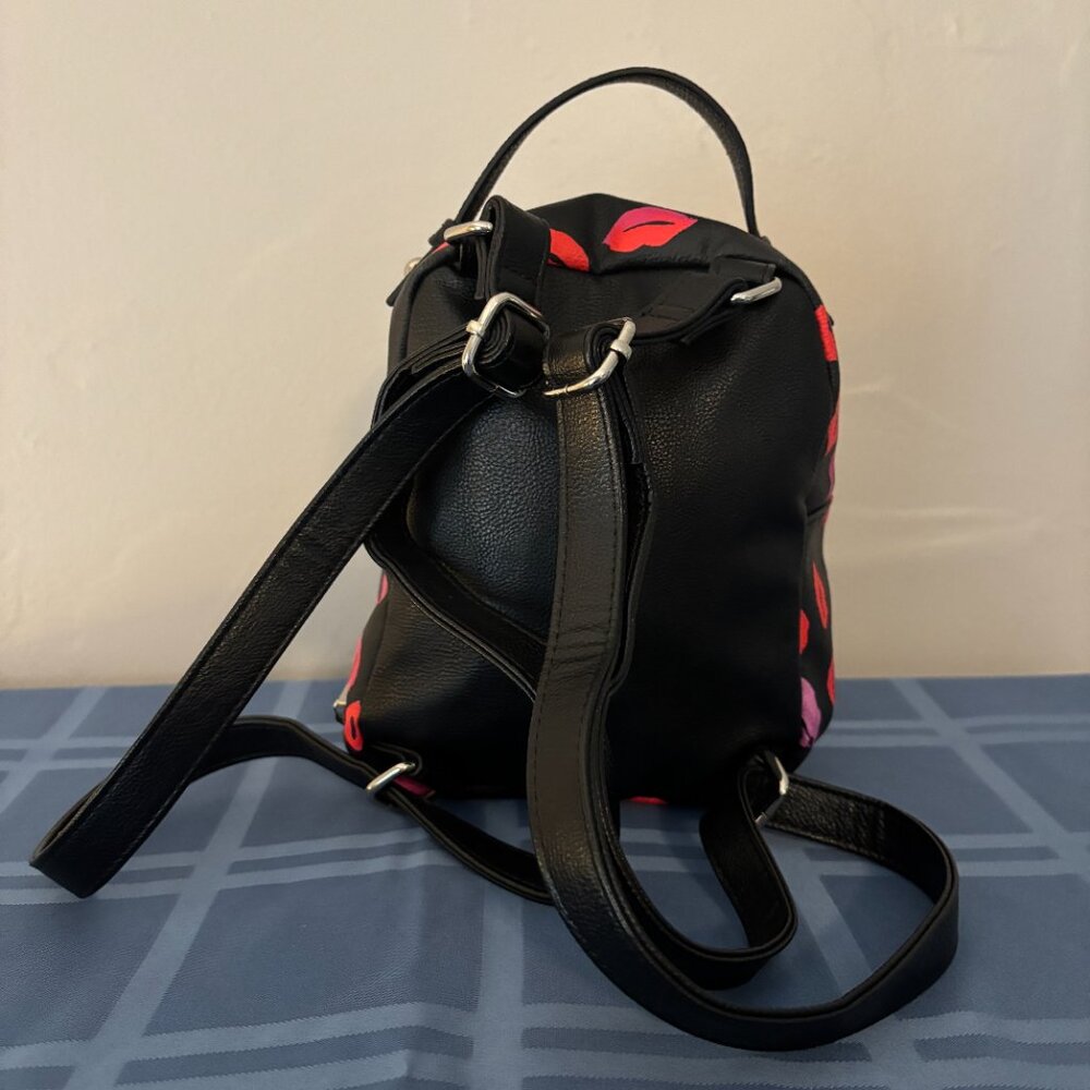 Betsey Johnson French Bulldog Lips & Kisses Black Mini Backpack - Picture 3 of 11